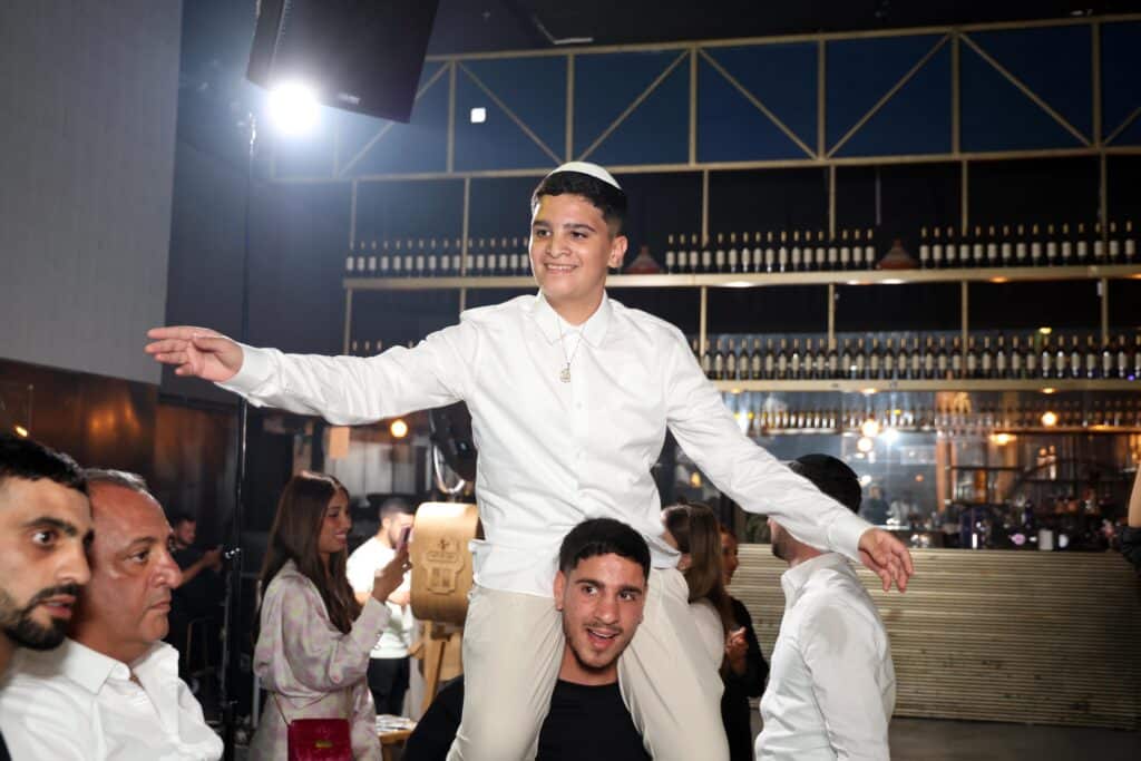 צילום בר מצוה. בר מצווה באולם יוסי עוז הפקות